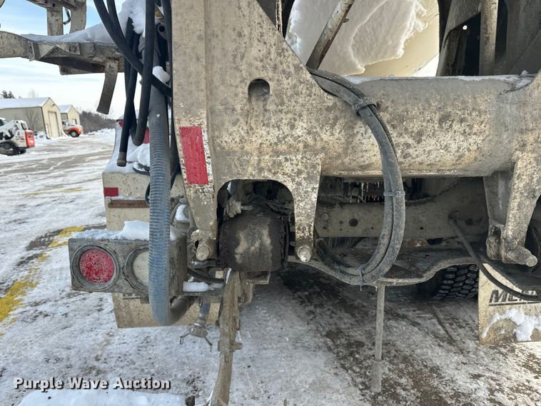 image for item DT6491 2004 International 5500i ready mix truck