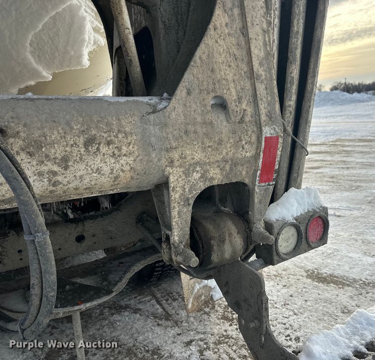 image for item DT6491 2004 International 5500i ready mix truck