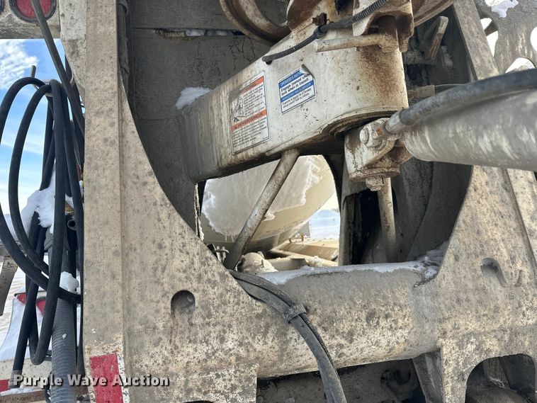 image for item DT6491 2004 International 5500i ready mix truck