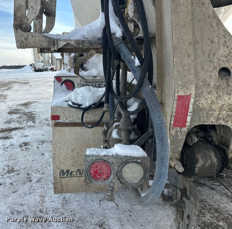 image for item DT6491 2004 International 5500i ready mix truck