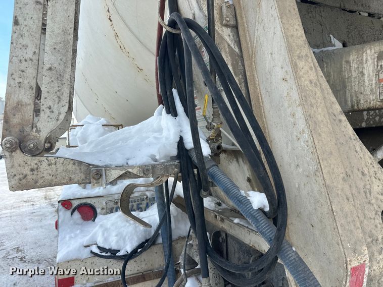 image for item DT6491 2004 International 5500i ready mix truck