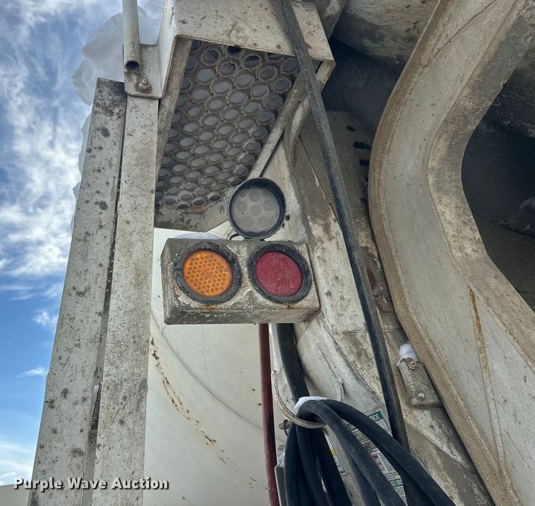 image for item DT6491 2004 International 5500i ready mix truck