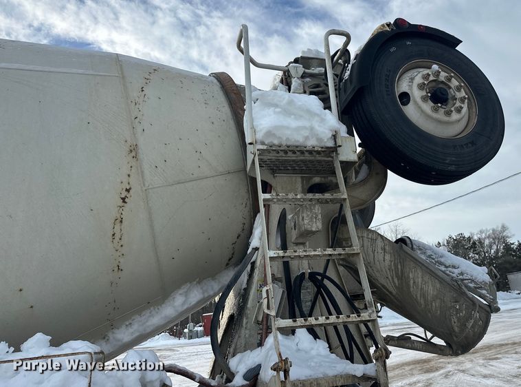 image for item DT6491 2004 International 5500i ready mix truck