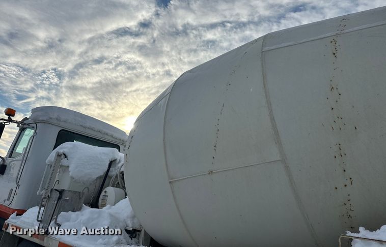 image for item DT6491 2004 International 5500i ready mix truck