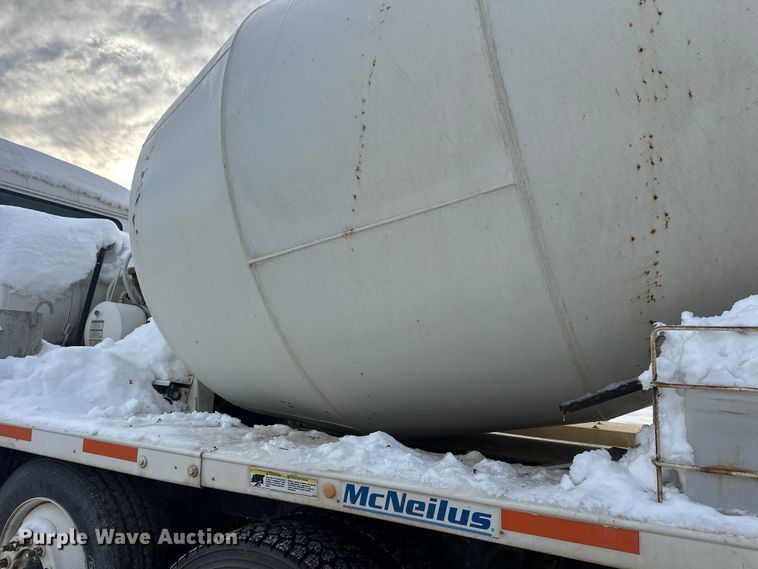 image for item DT6491 2004 International 5500i ready mix truck