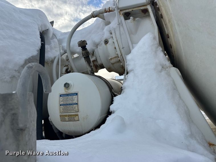 image for item DT6491 2004 International 5500i ready mix truck