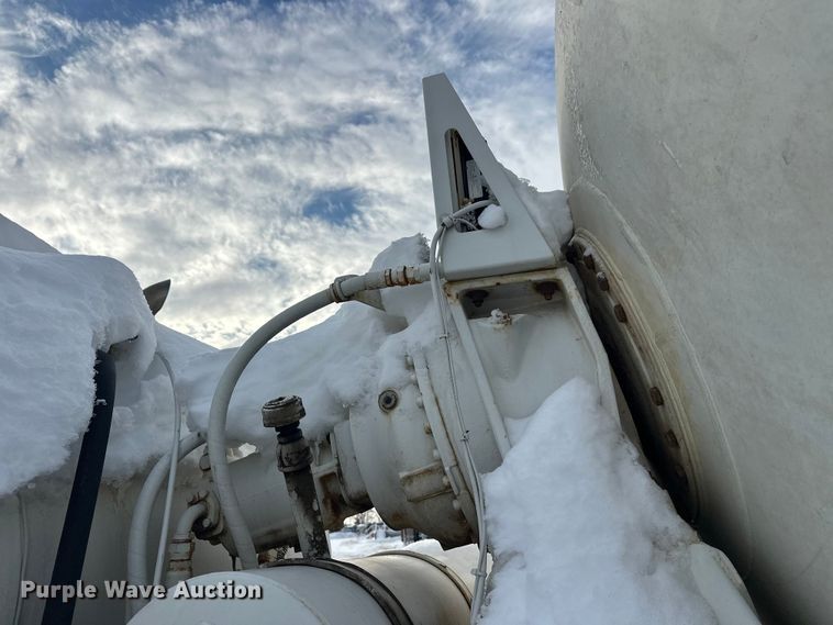 image for item DT6491 2004 International 5500i ready mix truck