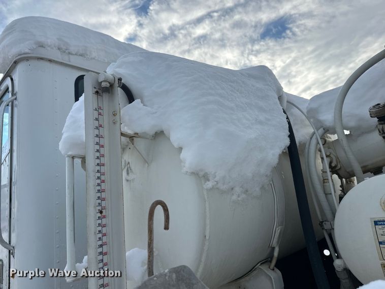 image for item DT6491 2004 International 5500i ready mix truck