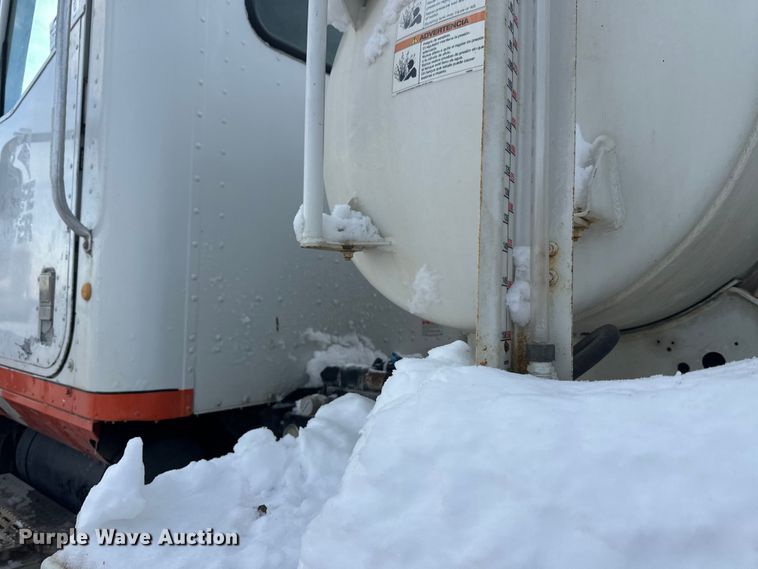 image for item DT6491 2004 International 5500i ready mix truck