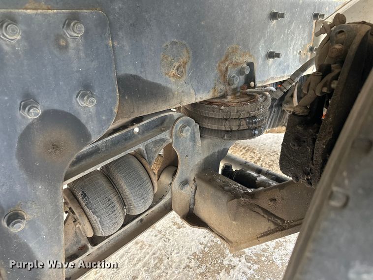 image for item DT6491 2004 International 5500i ready mix truck