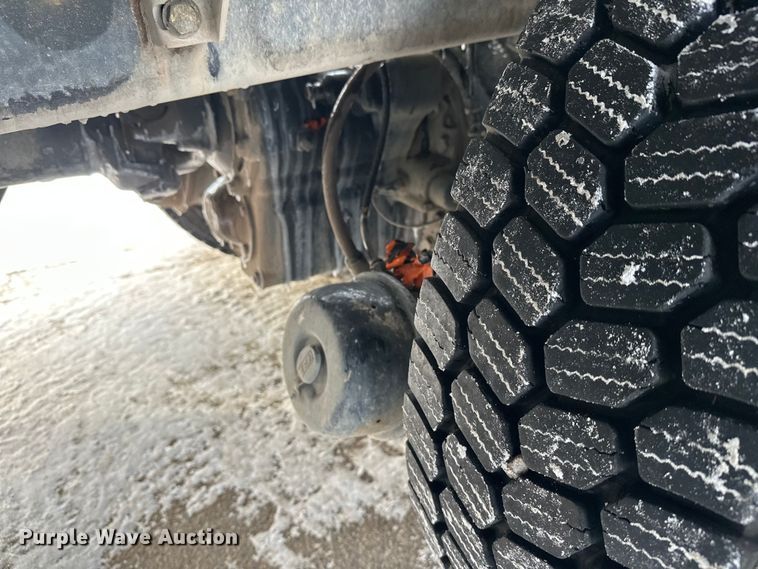 image for item DT6491 2004 International 5500i ready mix truck