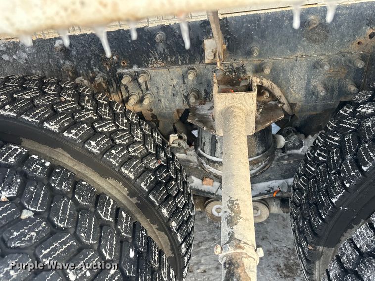 image for item DT6491 2004 International 5500i ready mix truck