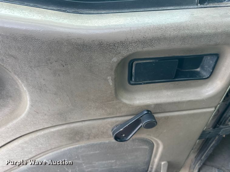 image for item DT6491 2004 International 5500i ready mix truck