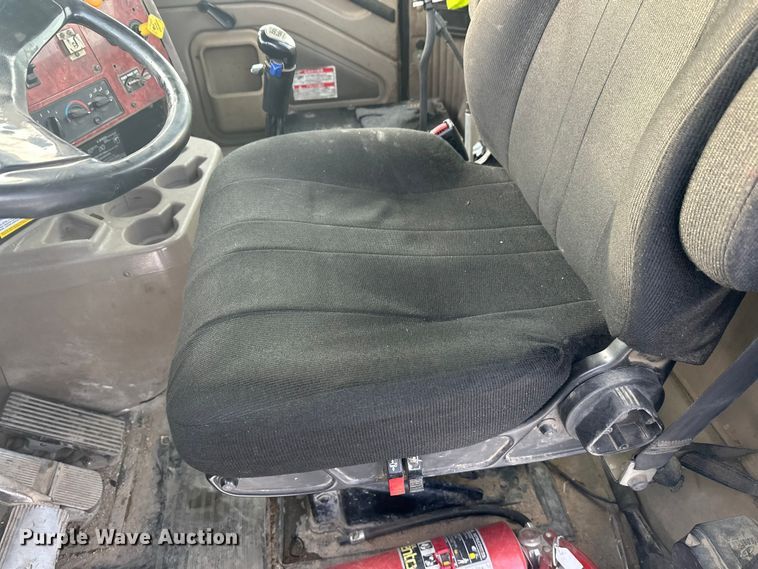 image for item DT6491 2004 International 5500i ready mix truck