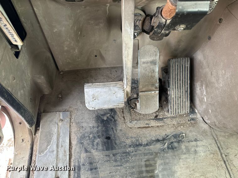 image for item DT6491 2004 International 5500i ready mix truck