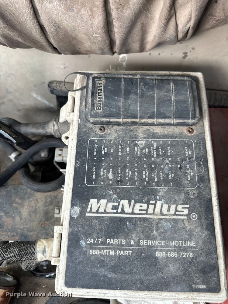 image for item DT6491 2004 International 5500i ready mix truck