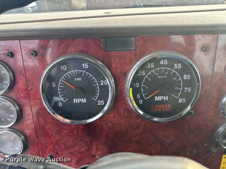 image for item DT6491 2004 International 5500i ready mix truck