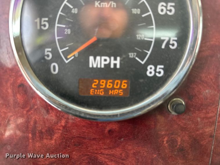 image for item DT6491 2004 International 5500i ready mix truck