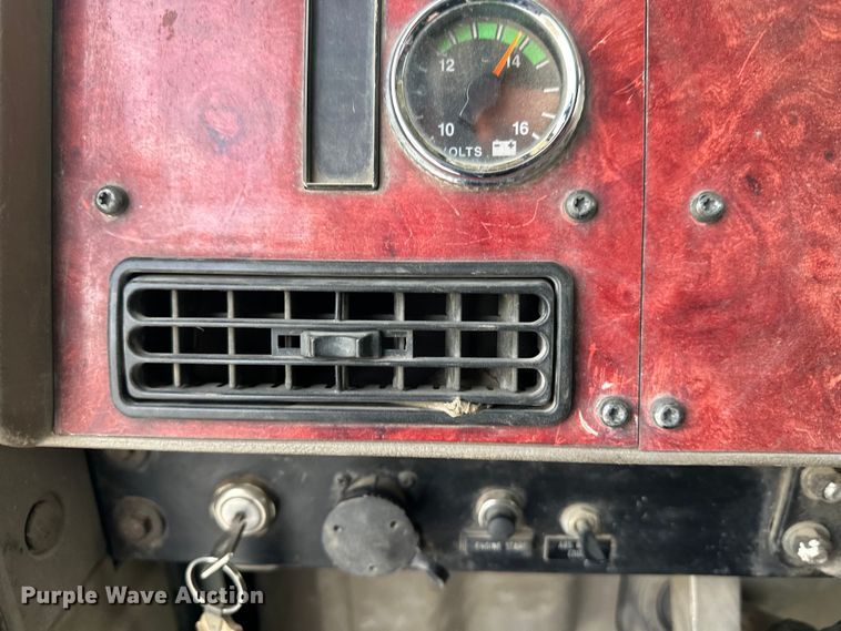 image for item DT6491 2004 International 5500i ready mix truck