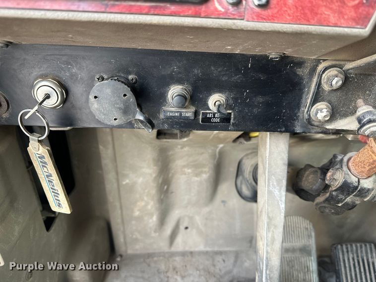 image for item DT6491 2004 International 5500i ready mix truck