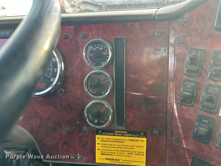 image for item DT6491 2004 International 5500i ready mix truck