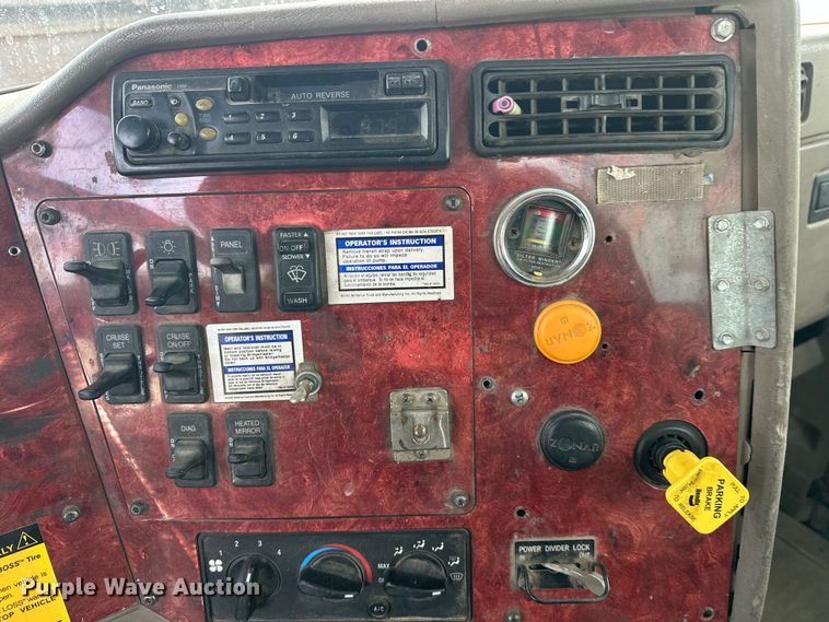 image for item DT6491 2004 International 5500i ready mix truck