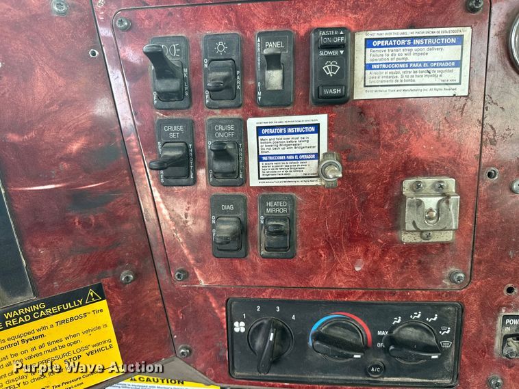 image for item DT6491 2004 International 5500i ready mix truck