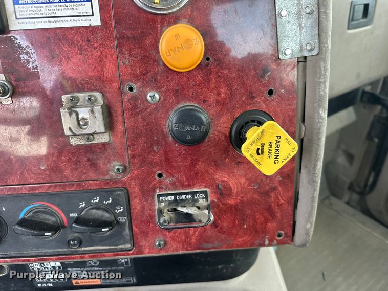 image for item DT6491 2004 International 5500i ready mix truck