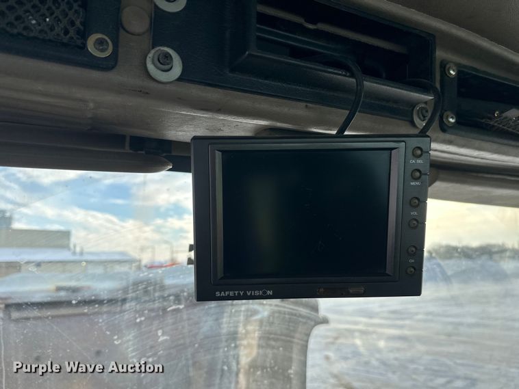 image for item DT6491 2004 International 5500i ready mix truck