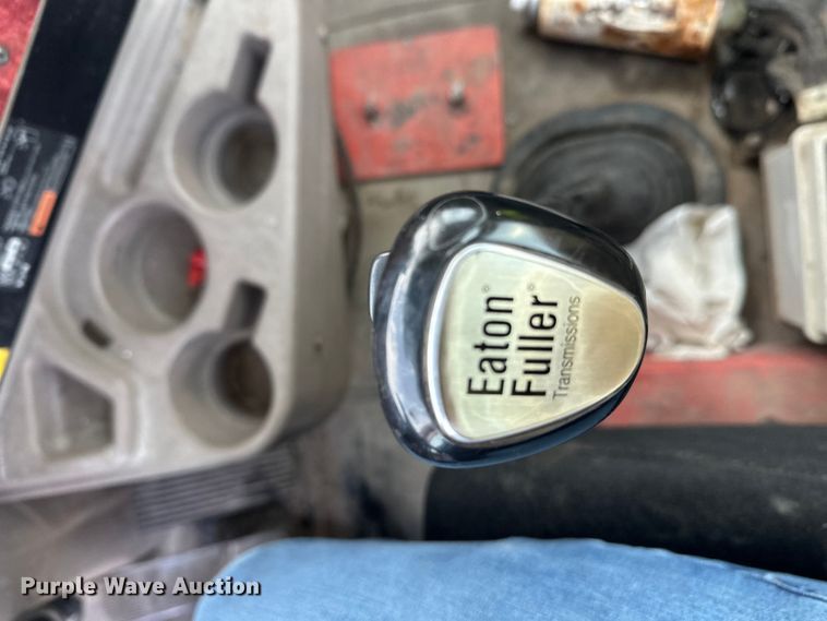 image for item DT6491 2004 International 5500i ready mix truck