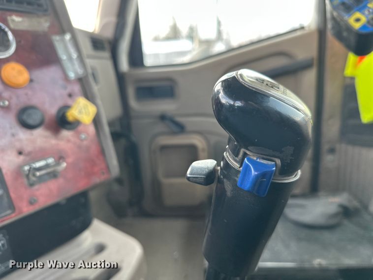 image for item DT6491 2004 International 5500i ready mix truck