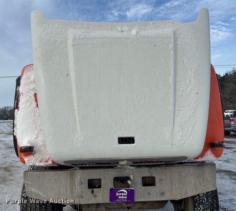 image for item DT6491 2004 International 5500i ready mix truck