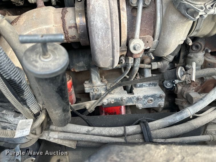 image for item DT6491 2004 International 5500i ready mix truck