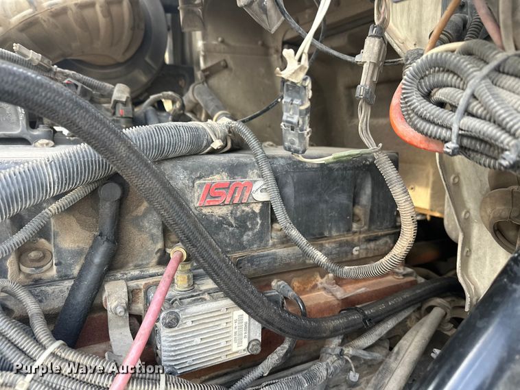 image for item DT6491 2004 International 5500i ready mix truck