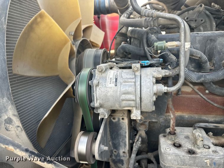 image for item DT6491 2004 International 5500i ready mix truck