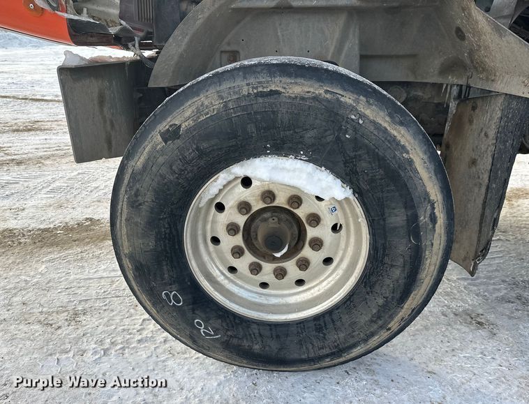 image for item DT6491 2004 International 5500i ready mix truck