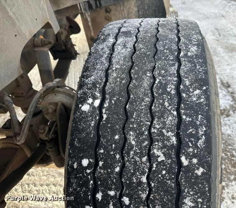 image for item DT6491 2004 International 5500i ready mix truck