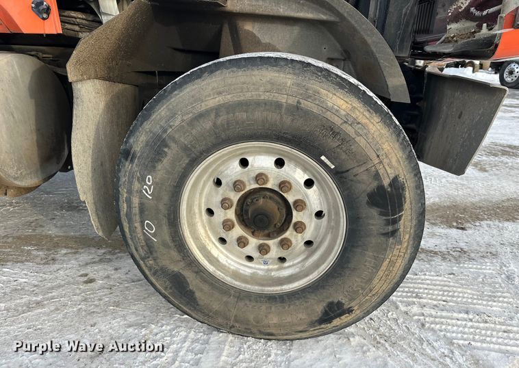 image for item DT6491 2004 International 5500i ready mix truck