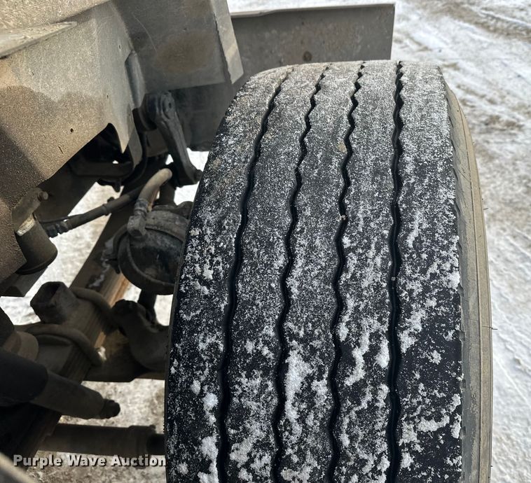 image for item DT6491 2004 International 5500i ready mix truck