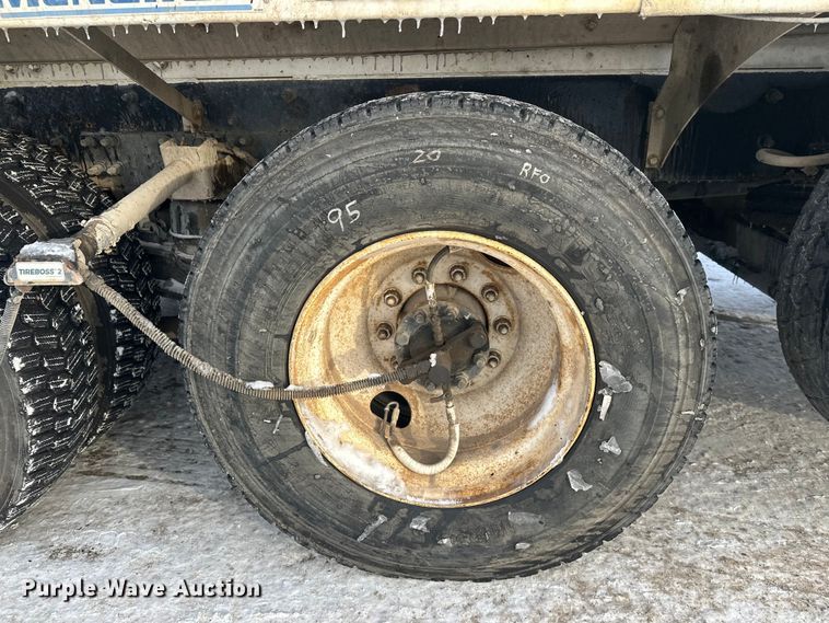 image for item DT6491 2004 International 5500i ready mix truck