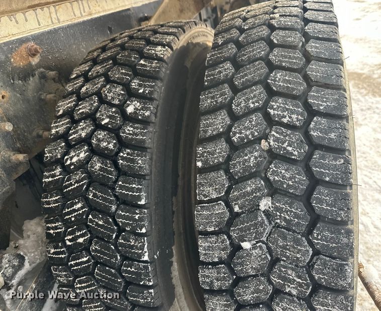 image for item DT6491 2004 International 5500i ready mix truck