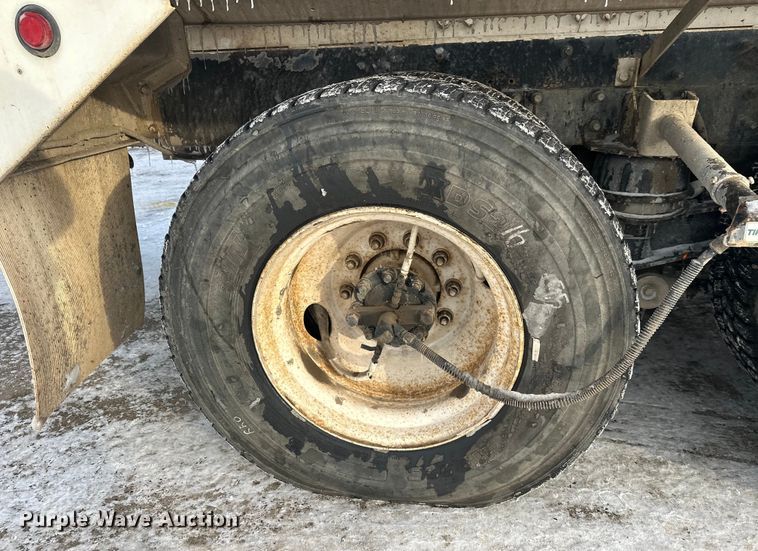 image for item DT6491 2004 International 5500i ready mix truck