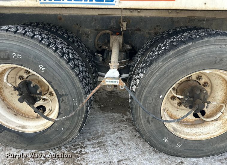 image for item DT6491 2004 International 5500i ready mix truck