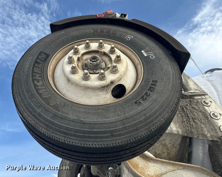 image for item DT6491 2004 International 5500i ready mix truck