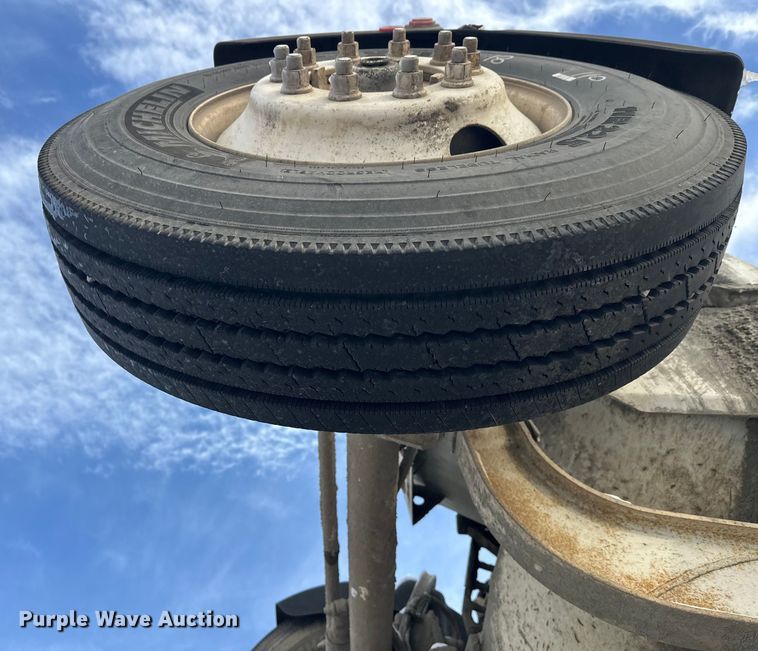 image for item DT6491 2004 International 5500i ready mix truck