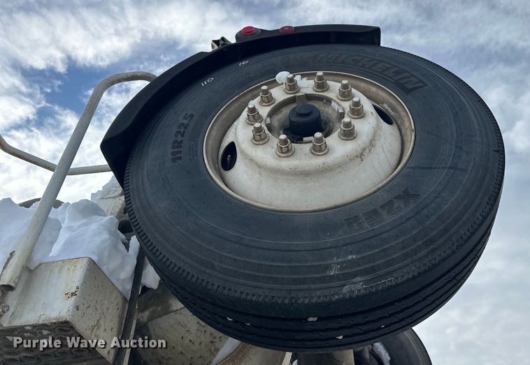 image for item DT6491 2004 International 5500i ready mix truck