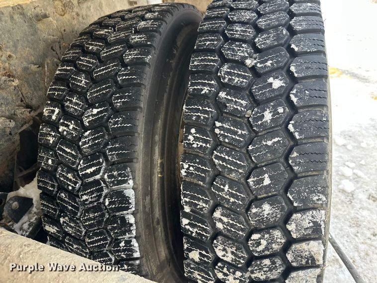 image for item DT6491 2004 International 5500i ready mix truck