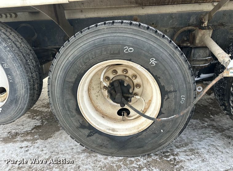 image for item DT6491 2004 International 5500i ready mix truck