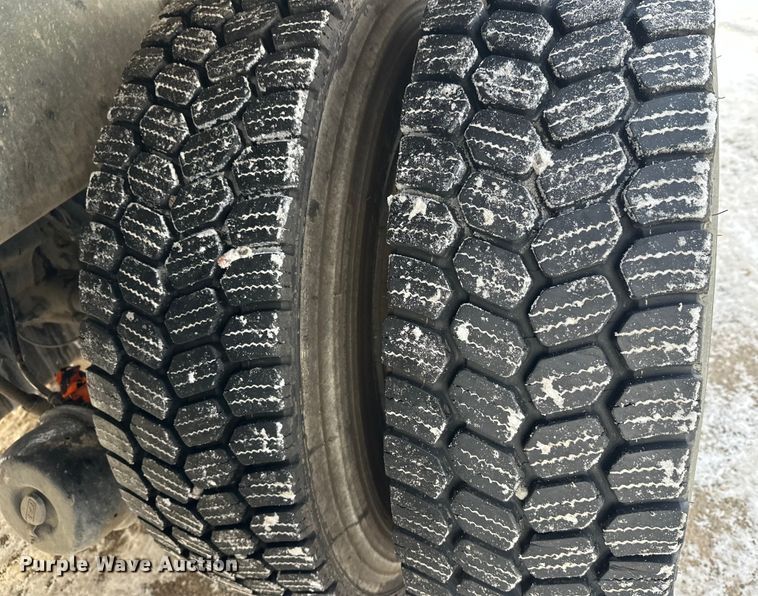 image for item DT6491 2004 International 5500i ready mix truck