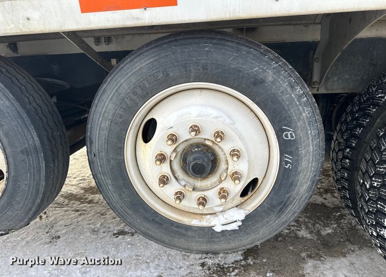 image for item DT6491 2004 International 5500i ready mix truck